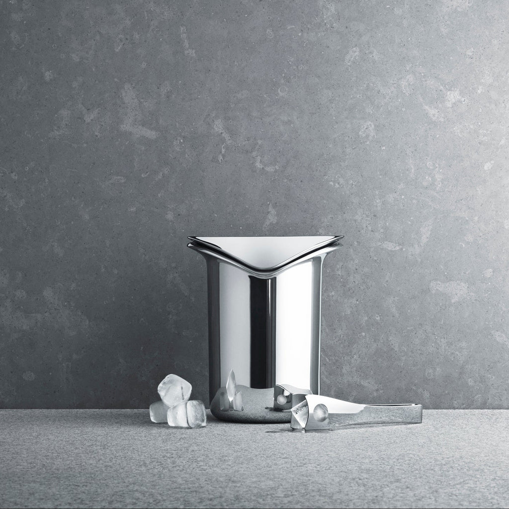 葡萄酒和酒吧冰桶和冰夹